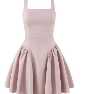 Robe Élégante en Rose Pâle avec Ourlet Fluide et Bretelles fines pour une Tenue Chic et Moderne